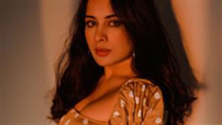 Sara Gurpal's sexy polka dot look is breaking the internet!