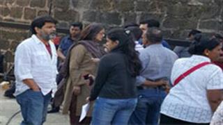 When Aish was mobbed by hundreds of fans