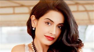Sarah Jane Dias trying her level best to make 'Zubaan' a hit?
