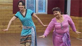 Saroj Khan to choreograph for 'Itna Karo Na Mujhe Pyar'?