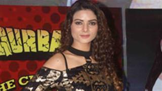 Sezal Sharma shoots some intimate scene with Yuvraj Parashar!