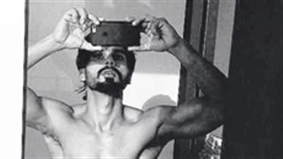 Shahid Kapoor flaunts his toned physique after recovering from fever