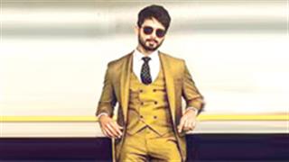 Watch Shahid Kapoor slay with his funky dance moves with Marzi Pestonji & Aneesha Dalal