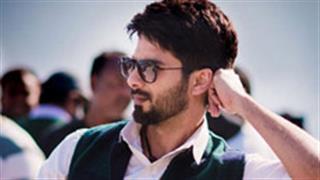 This is what Shahid did in-between breaks while shooting for Batti Gul Meter Chalu!