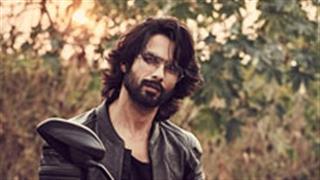 Shahid Kapoor once again shares a glimpse from the sets of 'Jersey'!