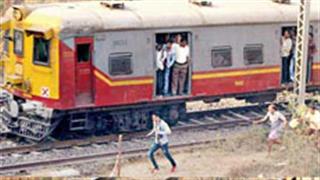 Sharman Joshi miraculously escapes being hit by a train