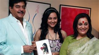 Dad Shatrughan eager to watch Sonakshi's 'Lootera'
