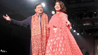 Role reversal: Sonakshi teaches dad how to 'walk'