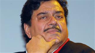 Rude Shock: Shatrughan Sinha had an affair with 'baharwali'