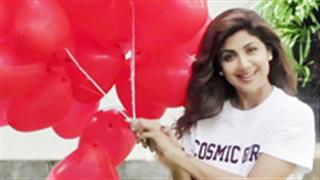 What is Shilpa Shetty Kundra hiding behind 100 balloons?