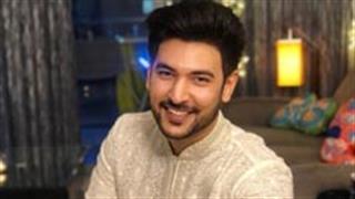Check out Shivin Narang's classy festive look!