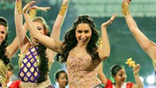 Shraddha Kapoor stupefies everyone with her dance moves in Kolkata!