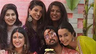 प्रियांक-शजा की गोद भराई में श्रद्धा कपूर के ठुमकों ने खींचा फैन्स का ध्यान!