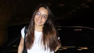 Shraddha Kapoor's no-makeup look in public proves she's a natural beauty!
