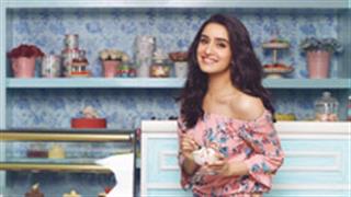 Even Shraddha Kapoor's tight schedule didn't stop mommy from spending time with her. Here's Why! 