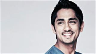 Siddharth makes fun of  Karan Johar, apologises