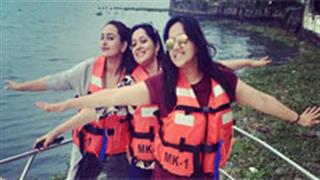 Sonakshi gives a 'Titanic' touch to Kerala travel diaries
