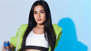 Sonal Chauhan spotted looking hot and chic as she promoted SUPERMAN ENERGY DRINK in collaboration with LOTUS Beverages!