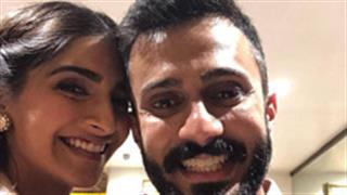जन्मदिन स्पेशल: पति आनंद आहूजा ने सोनम कपूर को बताया फेवरेट वॉलपेपर!