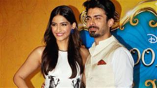 Fawad and Sonam visit Wagah Border to promote 'Khoobsurat'