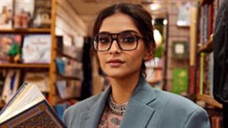 Sonam Kapoor's latest book-worm look is an enlivening trendsetter!
