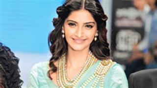 Respect women like you respect your country: 'Khoobsurat' stars