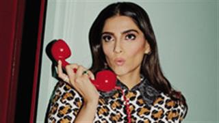 Sonam Kapoor Ahuja wishes her fans an incredibly happy holiday season!