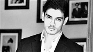 Sooraj Borrows Tiger's Gym Trainer