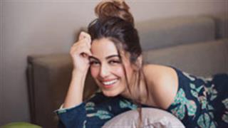 Srishty Rode 'fangirls' as Bollywood hunk Akshay Kumar acknowledges her dance tribute to 'Burj Khalifa'! 