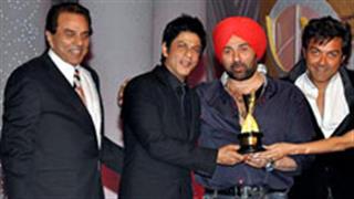 Shah Rukh, Aamir, Hrithik shake a leg with Deols