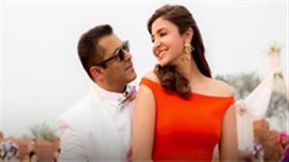 Watch Video: Salman and Anushka groove to '440 Volt'