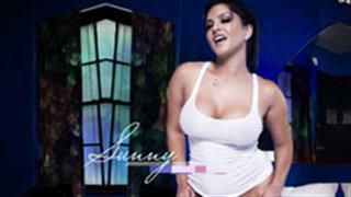 Gosh! Sunny's web gets 10k paid subscriptions from India