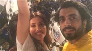 'Jai Mummy Di' star Sunny Singh experiences tremendous fan frenzy!