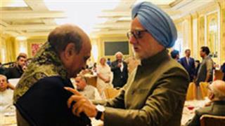 After Rahul and Priyanka Gandhi Anupam Kher introduces Narasimha Rao!