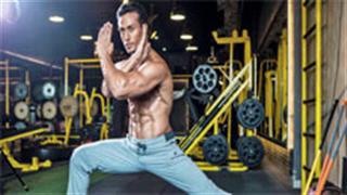 Rajyavardhan Singh Rathore applauds Tiger Shroff's fitness!