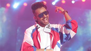 One of Youtube's biggest Pop Star - Tony Kakkar performed as a surprise set for his fans at YouTube FanFest in Mumbai!