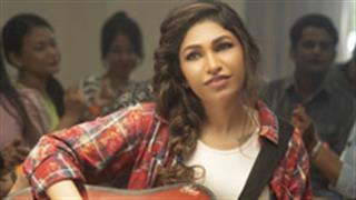 Tulsi Kumar learns to play the guitar for her rock ballad ‘Tanhaai’!