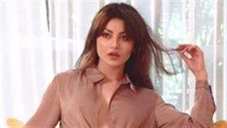 This tempting look of Urvashi Rautela will give you a sense of vogue!