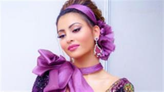 Urvashi Rautela embarrasses her inner Mumtaz