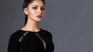 Urvashi Rautela makes lifting look sexier