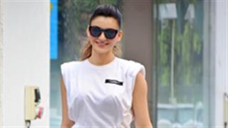 Urvashi Rautela lets her freak flag high in a sassy but casual streetwear look!
