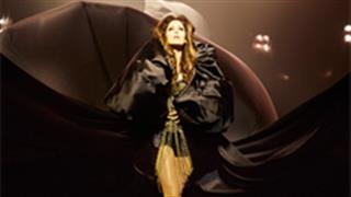 Urvashi sizzles in the 'Saara Zamana remix' in 'Kaabil'