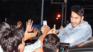 Varun Dhawan turns up at theatre to gauge crowd reaction to 'Dilwale'