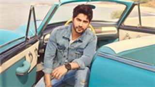 Buzz: Varun Dhawan signs Sriram Raghavan's 'Ekkis' based on the life of Lieutenant Arun Khetarpal!