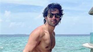 Varun Dhawan leaves fans drooling over in only hot swimming trunks!