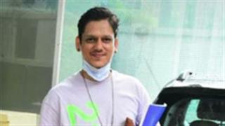 विजय वर्मा दिखे रेड चिलीज ऑफिस के बाहर!