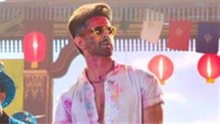Intrigue, Enigma for Hrithik Roshan takes over!  Fans trend ‘We Want KABIR' to ask him all; Netizens go berserk!
