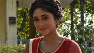 Naira ignores her fear, relishes her family time!
