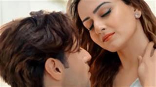 Check out the recreation of 90’s ‘Is Tarah Aashiqui Ka’ featuring actress Zaara Yesmin