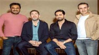 आयुष्मान खुराना ने वार्नर म्यूजिक इंडिया के साथ ग्लोबल डील साइन की!